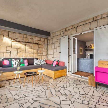 Apartment Lota With Heated Pool On Top Location Supetar Dış mekan fotoğraf