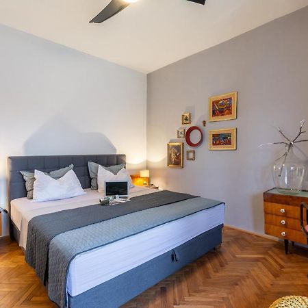 Apartment Lota With Heated Pool On Top Location Supetar Dış mekan fotoğraf