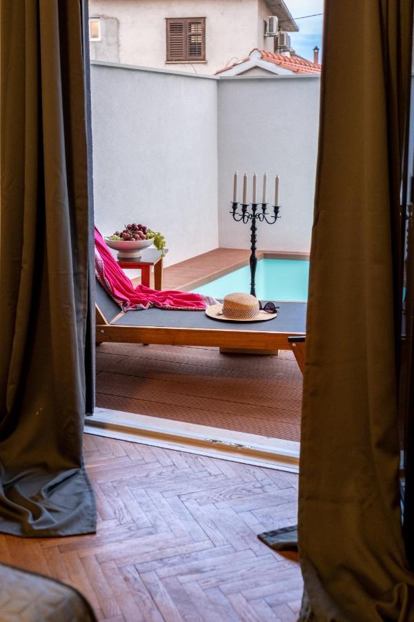 Apartment Lota With Heated Pool On Top Location Supetar Dış mekan fotoğraf