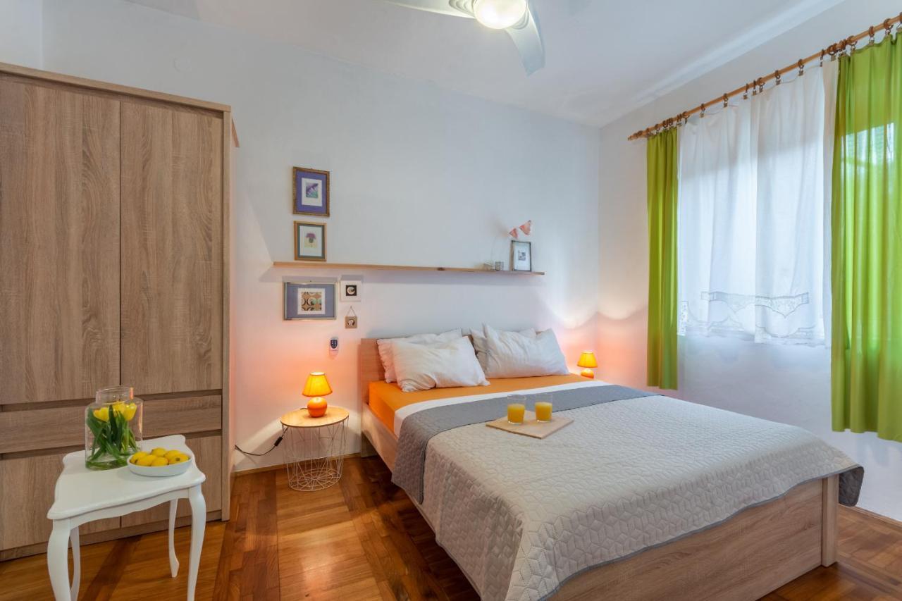 Apartment Lota With Heated Pool On Top Location Supetar Dış mekan fotoğraf