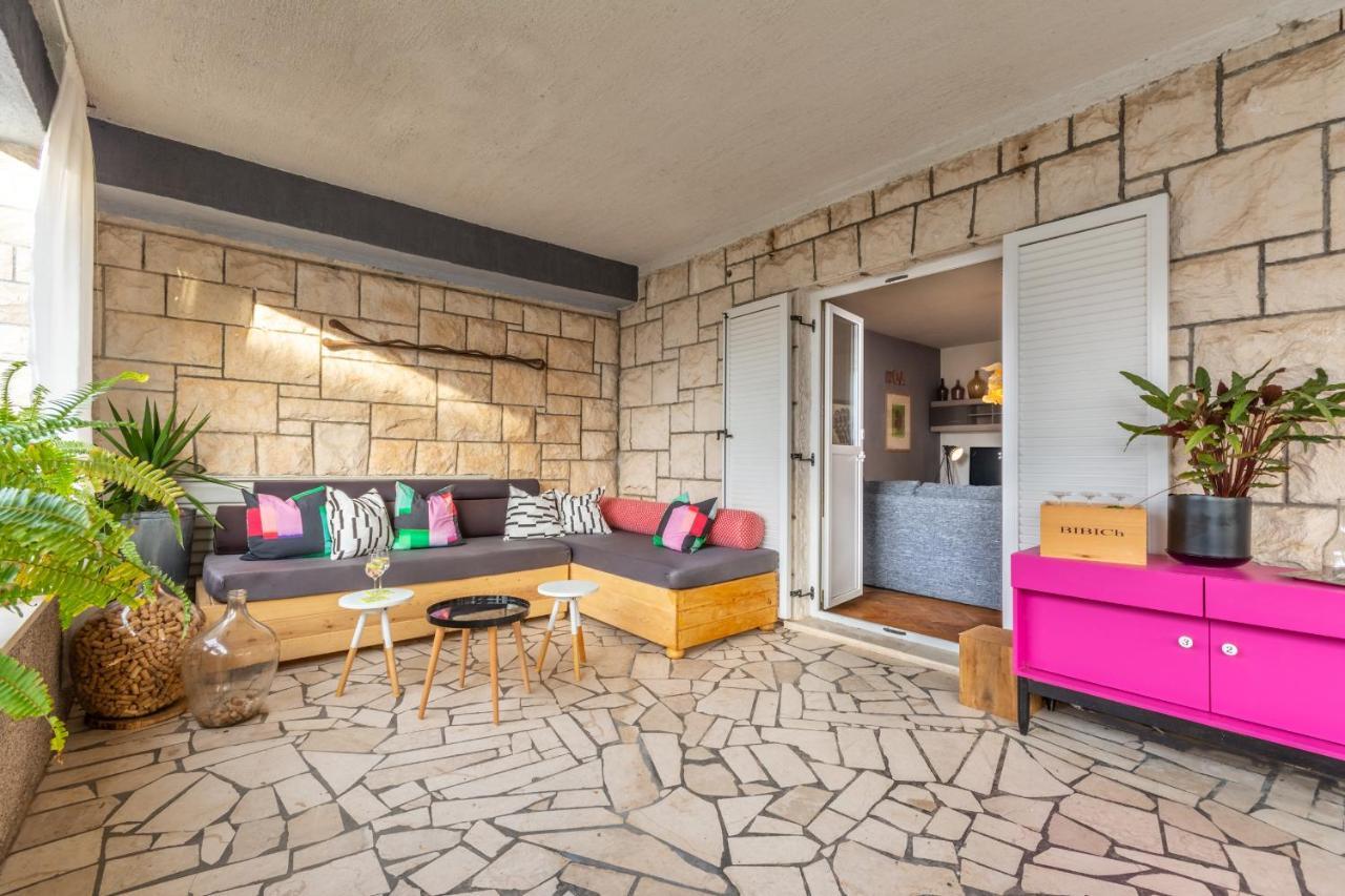 Apartment Lota With Heated Pool On Top Location Supetar Dış mekan fotoğraf