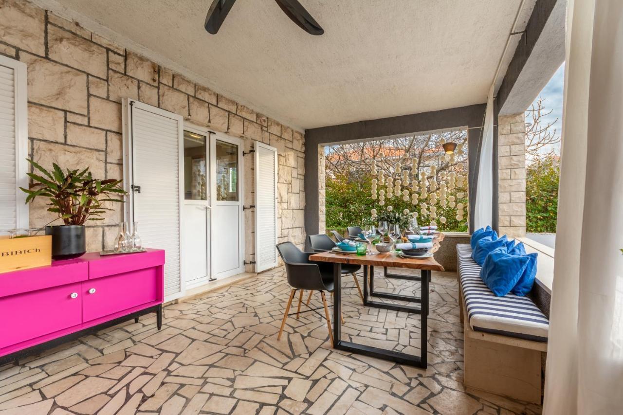 Apartment Lota With Heated Pool On Top Location Supetar Dış mekan fotoğraf