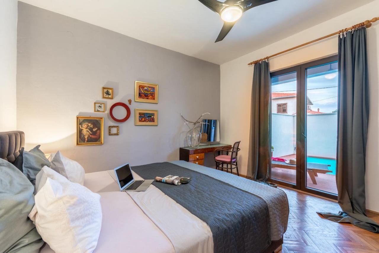 Apartment Lota With Heated Pool On Top Location Supetar Dış mekan fotoğraf