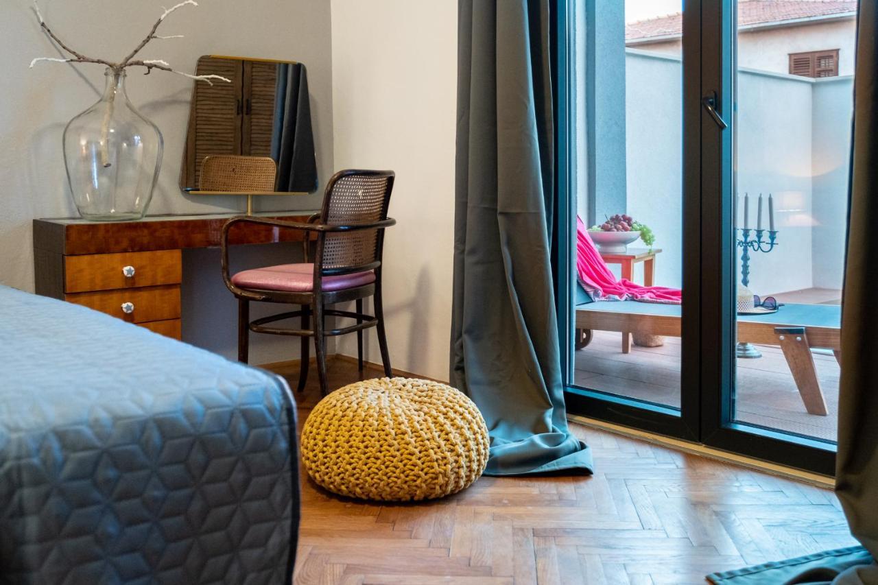 Apartment Lota With Heated Pool On Top Location Supetar Dış mekan fotoğraf