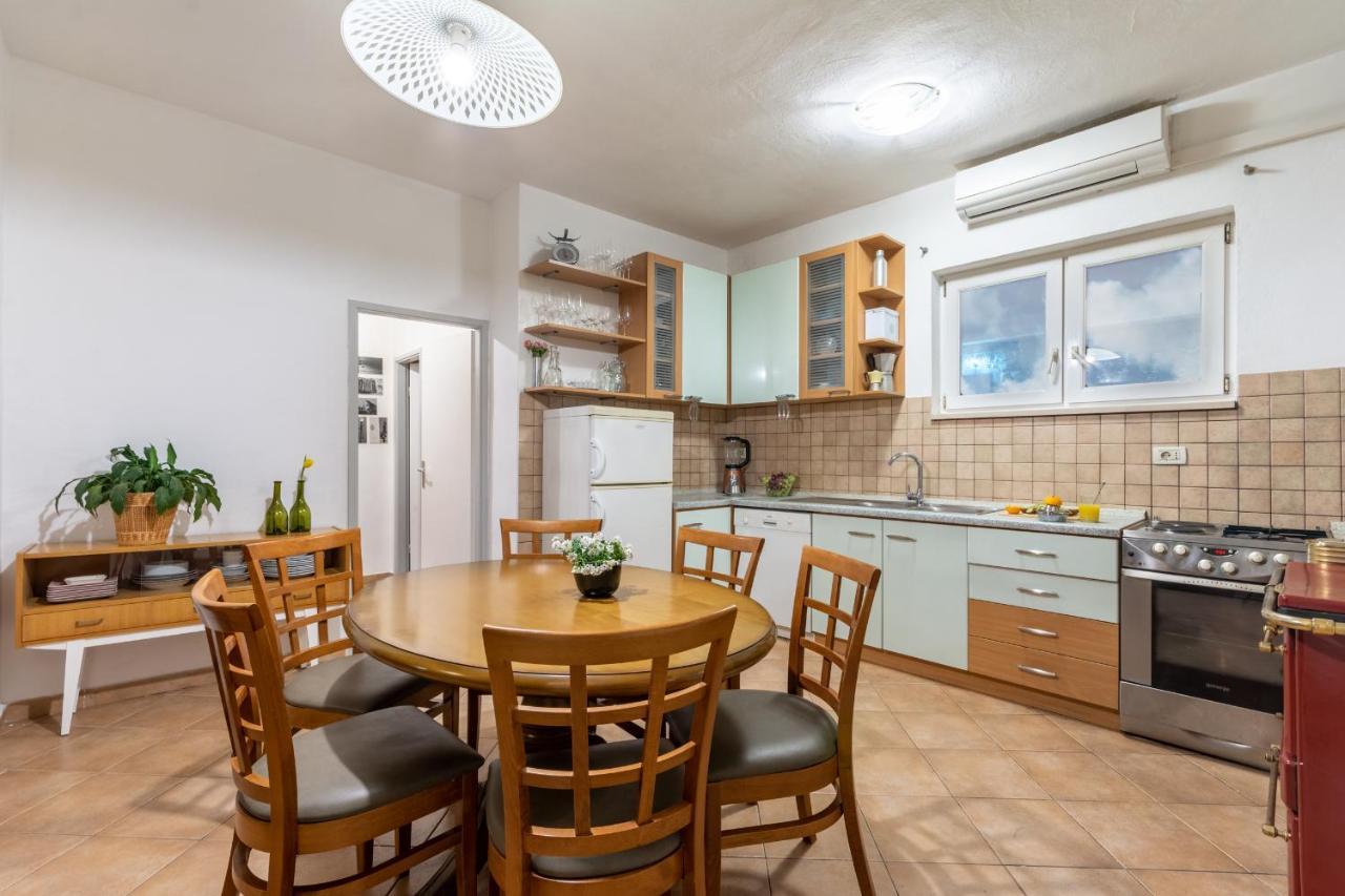 Apartment Lota With Heated Pool On Top Location Supetar Dış mekan fotoğraf