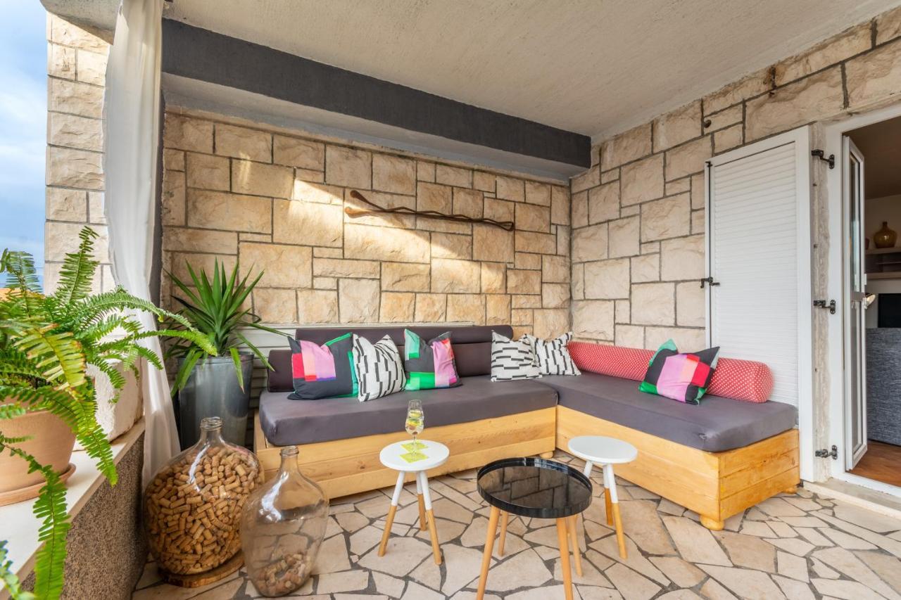 Apartment Lota With Heated Pool On Top Location Supetar Dış mekan fotoğraf