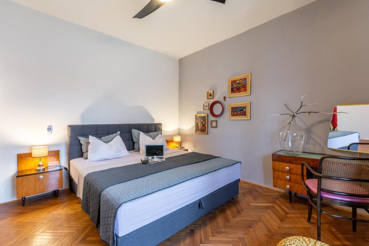 Apartment Lota With Heated Pool On Top Location Supetar Dış mekan fotoğraf